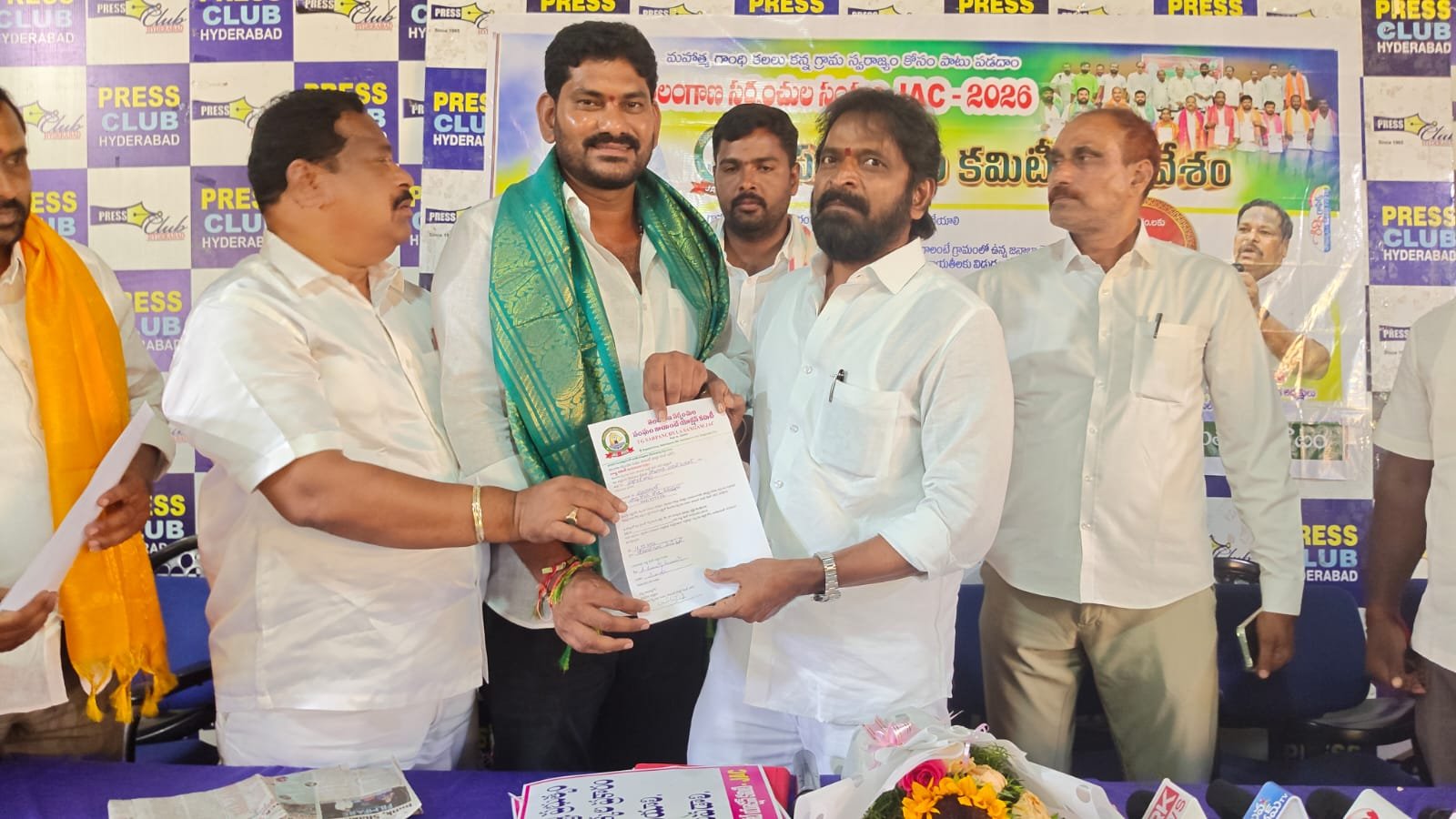 సర్పంచుల సమస్యల పరిష్కారానికి కృషి - Additional Image