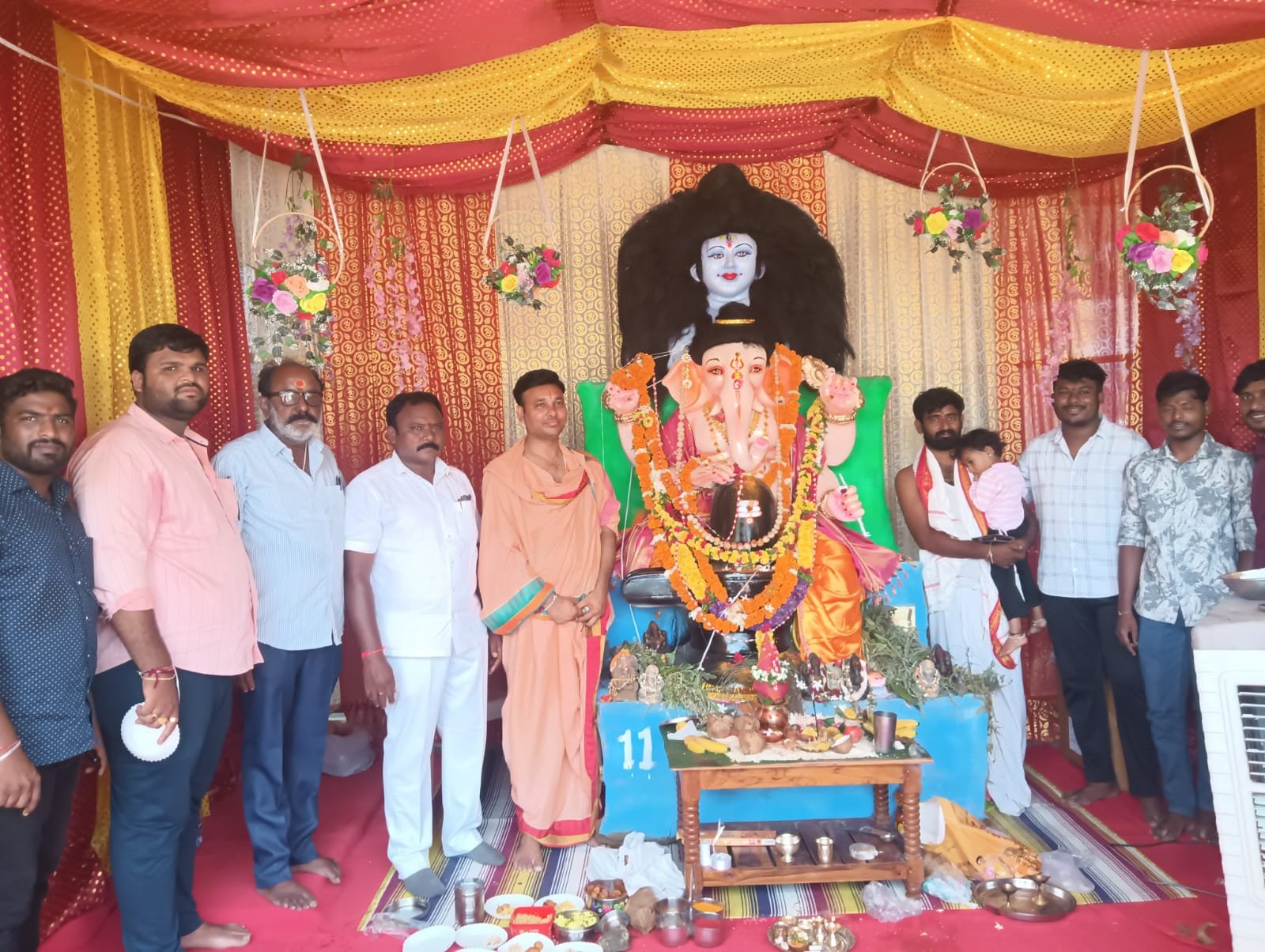 గణనాథుడికి ప్రత్యేక పూజలు నిర్వహించిన మడికొండ సంపత్ కుమార్. - Additional Image
