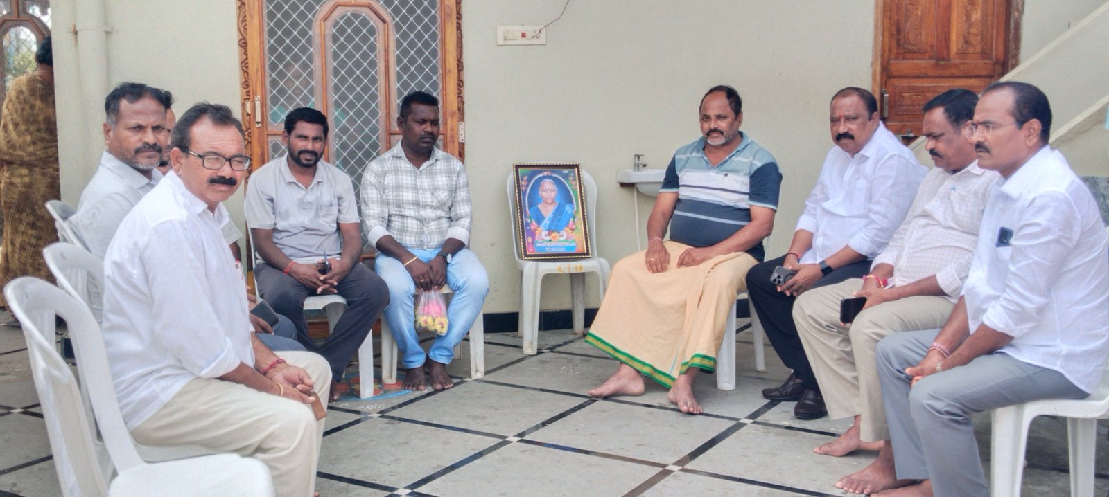 పరామర్శించిన సోదా - Additional Image