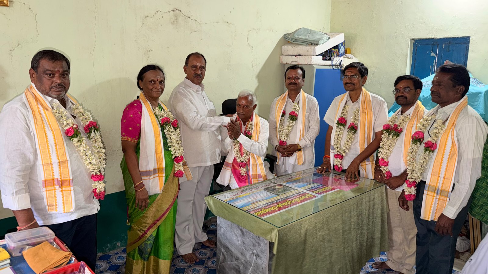 శ్రీ భవానీ కుంకుమేశ్వర స్వామి దేవాలయ కమిటీ ప్రమాణ స్వీకార కార్యక్రమంలో పాల్గొన్న పరకాల శాసనసభ్యులు  రేవూరి ప్రకాశ్ రెడ్డి - Additional Image