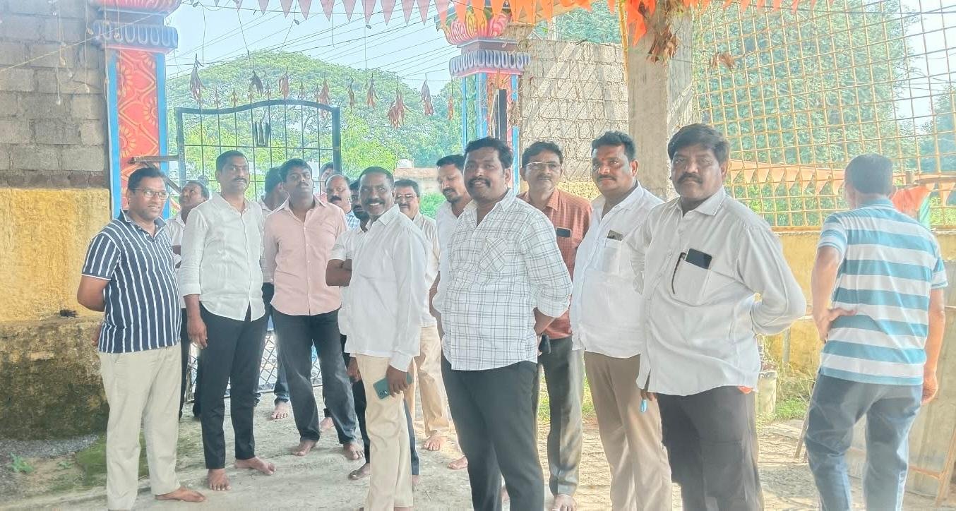బతుకమ్మ మరియు దసరా ఉత్సవాల ఏర్పాట్ల పనులను పరిశీలించిన మున్సిపల్ చైర్మన్ పావుశెట్టి సునీల్ కుమార్ - Additional Image