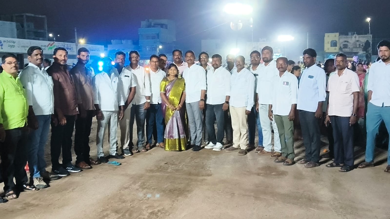 పరకాల పట్టణ కేంద్రంలో ఘనంగా తొలి రోజు ఎంగిలిపూల బతుకమ్మ సంబరాలు - Additional Image